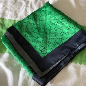 Scarf no tags beautiful green and navy blue good condition